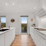 Luxurious 8-person House With A Spacious Outdoor - 1003