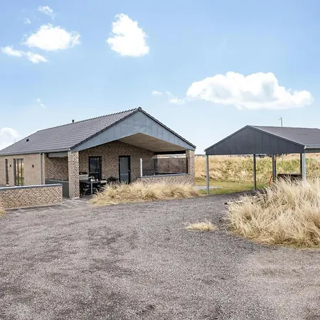 Luxurious 8-person House With A Spacious Outdoor - 1003
