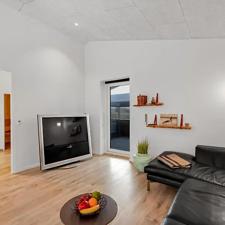Luxurious 8-person House With A Spacious Outdoor - 1003 *
