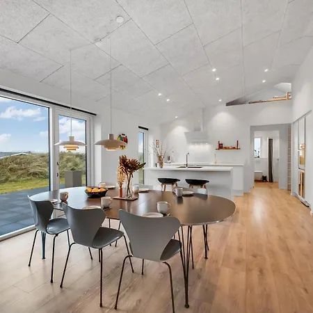 Luxurious 8-person House With A Spacious Outdoor - 1003 *