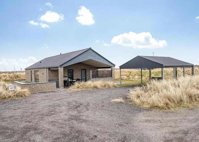 Luxurious 8-person House With A Spacious Outdoor - 1003